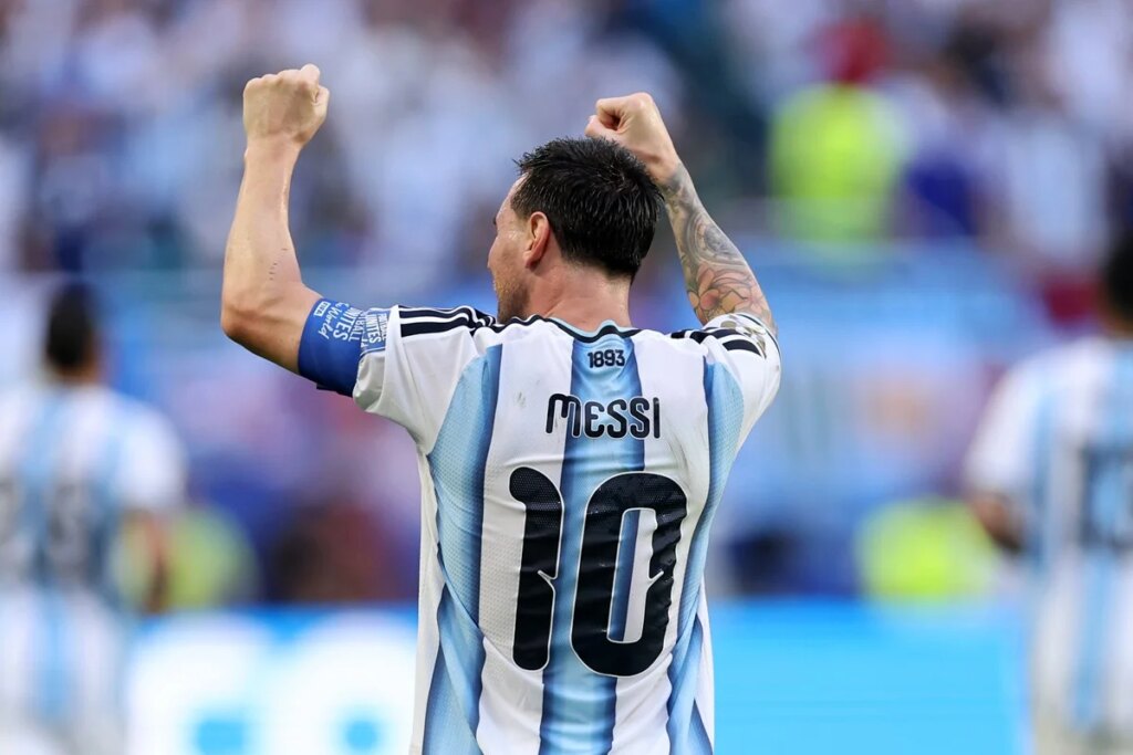 Messi abre o placar para Argentina contra Cabo Verde. Siga