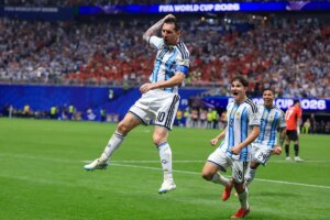 Messi atinge Copa mais artilheira da carreira com gol sobre o Egito