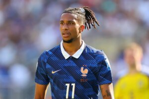 Olise lidera assistências na Copa e se aproxima de recorde de Pelé