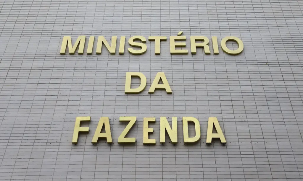 Ministério da Fazenda prevê gasto de R$ 7,5 milhões com mobiliário e computadores para o Tesouro Nacional