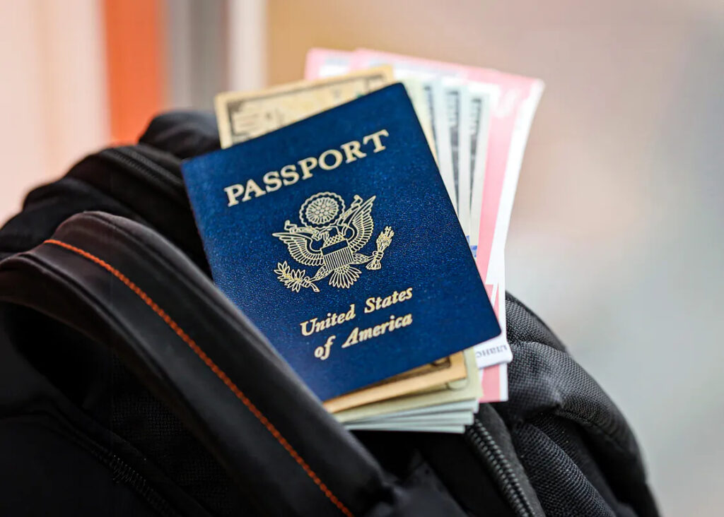 Por que os EUA caíram do 1º ao 10º lugar no ranking de passaportes fortes