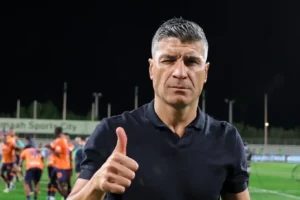 Vasco contrata técnico campeão da Champions como jogador