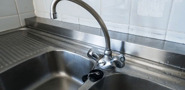 Por que pias de inox parecem envelhecer rápido? Dicas para conservar