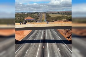 Pista inferior de viaduto em construção na BR-020 é liberada