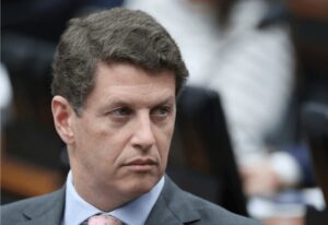 Justiça derruba vídeo em que Salles diz que André do Prado não é de direita para vaga do Senado