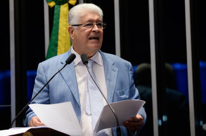 Gilmar Mendes manda restabelecer aposentadoria especial a ex-governador Requião