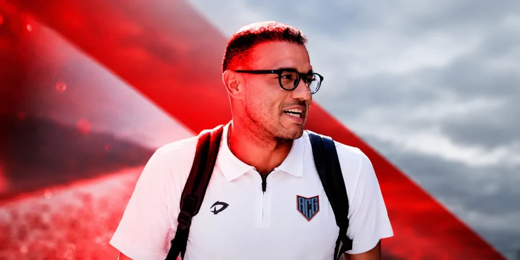 Imprensa mineira destaca estilo "corajoso" de Roger Silva