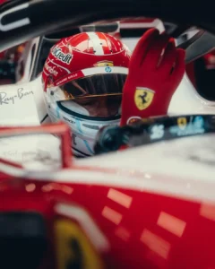 Leclerc encerra jejum da Ferrari e vence com safety car na pista