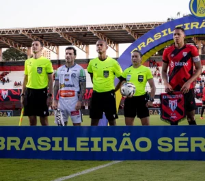 Adson dispara contra árbitra Edina Alves