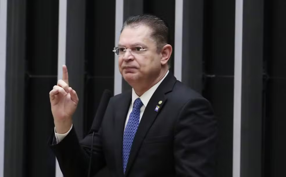 PF diz que compra de imóvel de Sóstenes não teve origem dos recursos comprovada