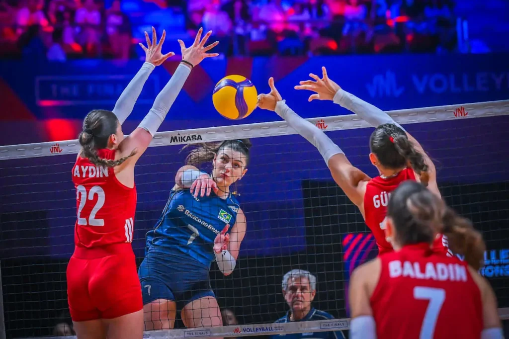 Brasil perde para a Turquia e fica com o vice da VNL feminina