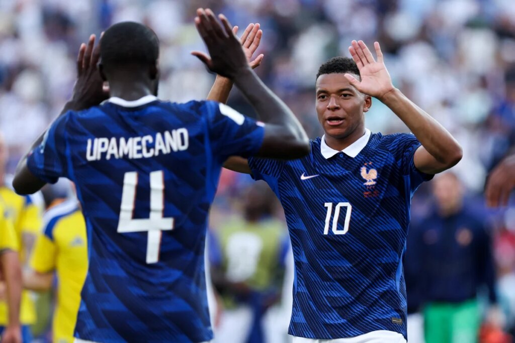 Upamecano cobra punição após ataques racistas contra Mbappé na Copa