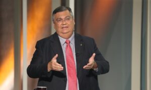 Dino critica ‘cota’ de emendas de terceiros e dá 30 dias para explicações