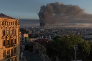 Ataques na Ucrânia e na Rússia deixam ao menos sete mortos