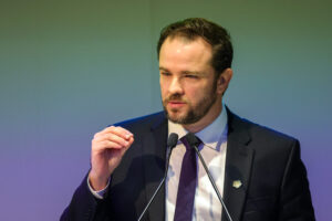 Durigan prevê salário mínimo de R$ 1.741 em 2027