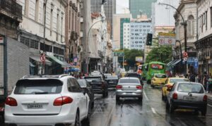 Adesivo eleitoral pode afetar cobertura do seguro do carro