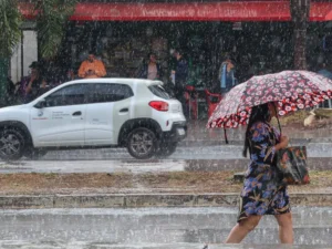 Sul entra em alerta por chuva intensa e ventos de até 100 km/h