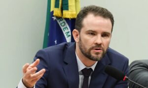 Durigan atribui alta da dívida aos juros, não aos gastos