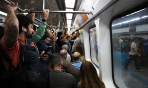 Trens, metrô e VLT antecipam pico por ventania no Rio