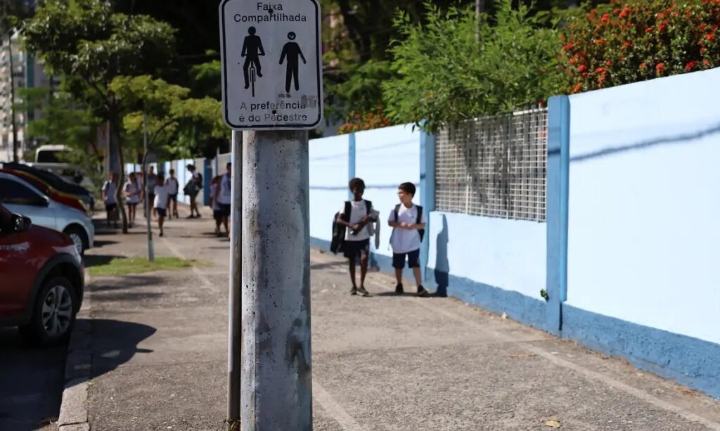 Brasil avança em indicadores sociais, mas desigualdades persistem