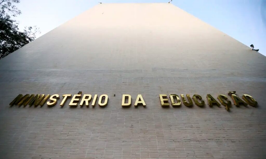 MEC prepara plano e metas após avanço histórico do Ideb