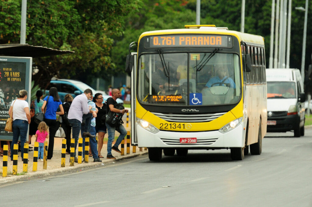Aplicativo permite consultar ônibus em tempo real no DF
