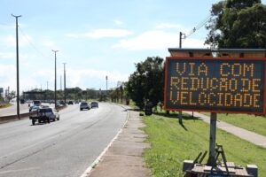 Instalação de semáforos na Via JK é suspensa para estudo