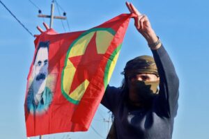 Turquia aprova lei histórica para reintegrar combatentes do PKK curdo