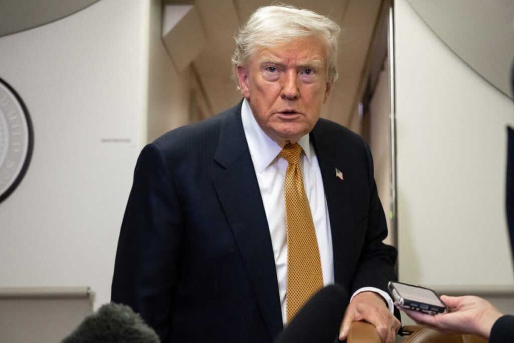 Trump diz que Irã deve escolher entre ‘acordo’ ou ‘rendição total’