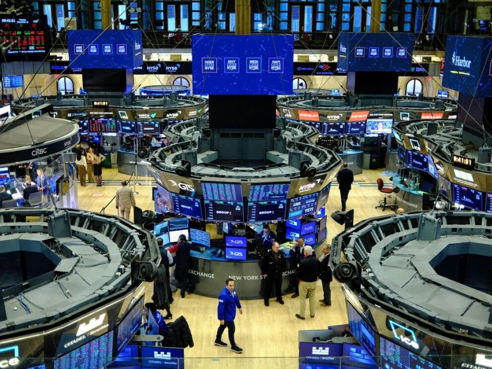 Bolsas de NY sobem e Dow renova recorde com sinalização para Oriente Médio e atividade nos EUA