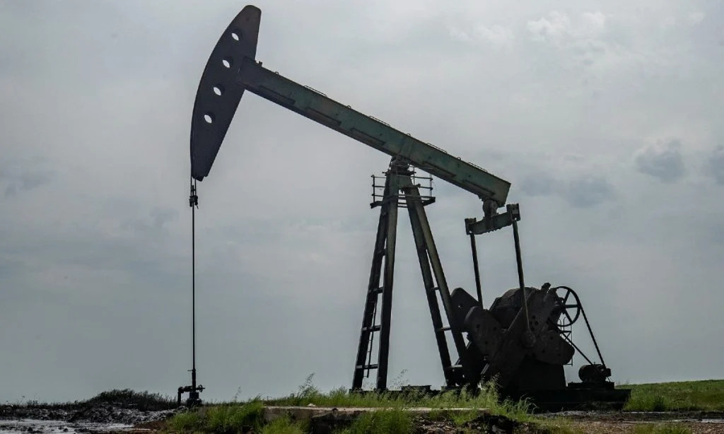 Petróleo cai após anúncio de Trump sobre retomada do diálogo com Teerã