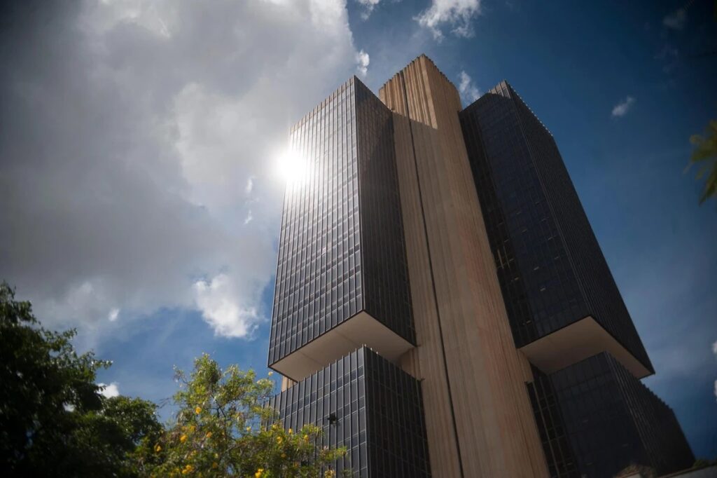 BC cria regra para reter operações de criptos acima de US$ 10 mil por 24h contra fraudes