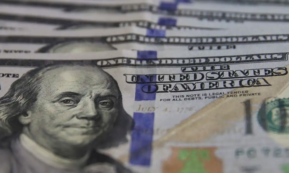 Dólar sobe e Bolsa cai nesta sexta com dados dos EUA e tensão no cenário doméstico