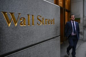 Wall Street fecha em queda sob pressão por taxas de juros nos EUA