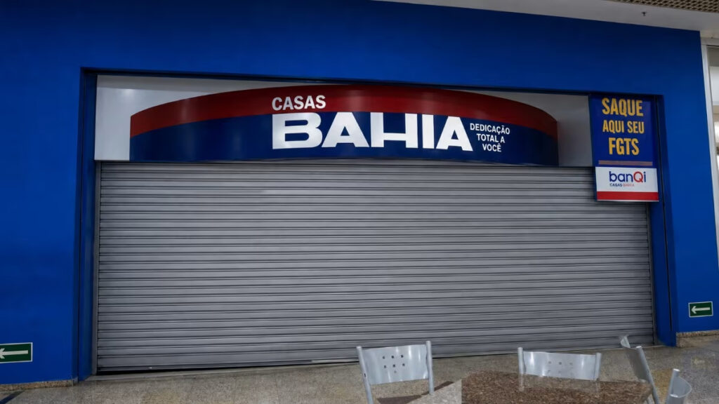 Casas Bahia fecha portas de quase 300 lojas, e demite 3 mil funcionários no mês de agosto