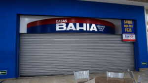 Casas Bahia fecha portas de quase 300 lojas, e demite 3 mil funcionários no mês de agosto
