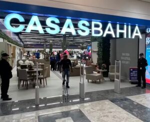 Casas Bahia afirma que negocia e busca alternativas para sua situação financeira