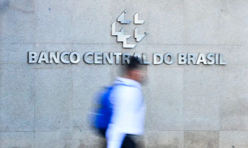 Fluxo cambial total em 2026 até 14 de agosto é positivo em US$ 21,200 bi, revela BC