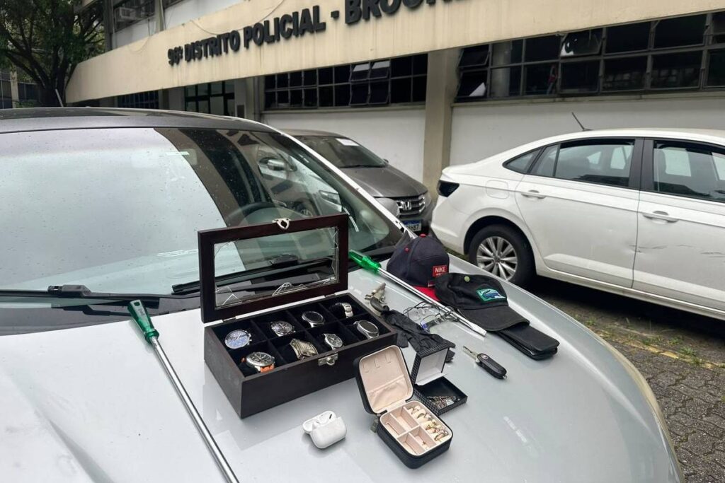 PM prende três suspeitos de roubar casa de policial civil em São Paulo