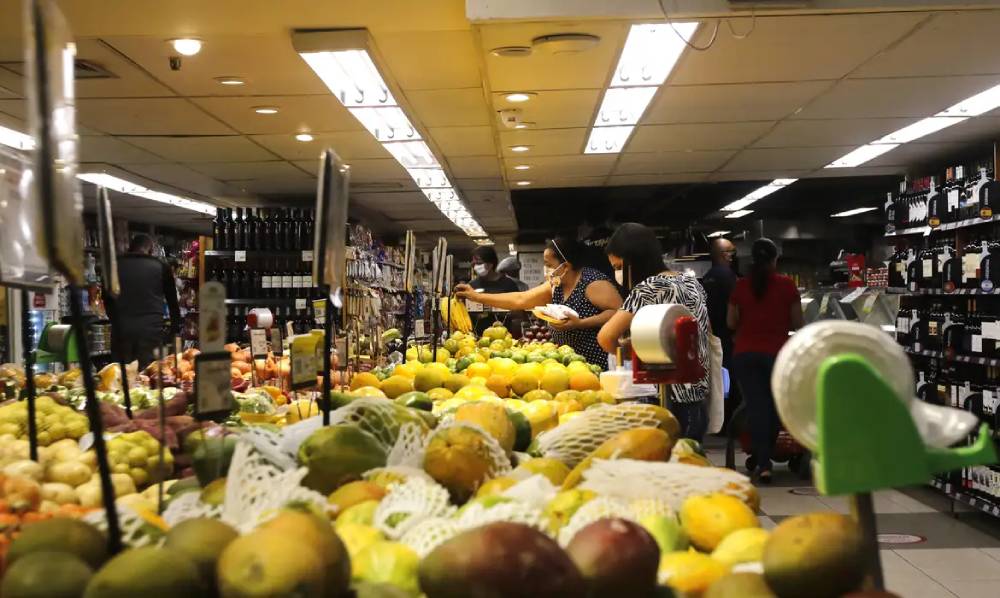 IPCA-15 abafa vozes pontuais por alta da Selic e leva apostas para novos cortes de 0,25 pp