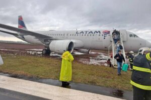 Airbus da Latam sai da pista após pouso no Aeroporto de Cascavel (PR)