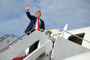 Trump defende bloqueio naval do Irã e projeta sucesso republicano nas eleições de novembro