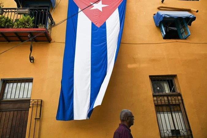Cuba restaura eletricidade após apagão nacional, mas cortes persistem