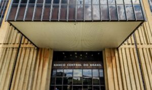 Copom inicia reunião para definir a Selic em meio a corte nas projeções