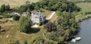 Zuckerberg compra castelo na Irlanda estimado em R$ 180 milhões