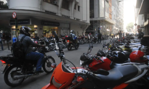 Acidentes com motociclistas de app sobem 34,92% e chegam ao Senado