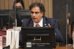 Presidente do TST dá penduricalho de 15% para servidores de 1ª e 2ª instâncias