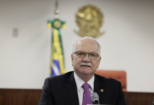 Fachin adia julgamento do STF sobre mandato-tampão e governo interino no RJ