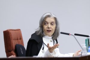 ‘Não existe Constituição perfeita’, diz Cármen Lúcia a alunos da PUC-SP
