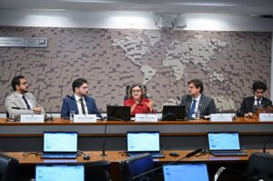Especialistas alertam para riscos da expansão de data centers de IA